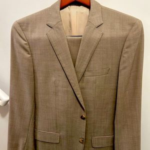 Lightly worn, tan Hugo Boss suit. 40R. Side vents